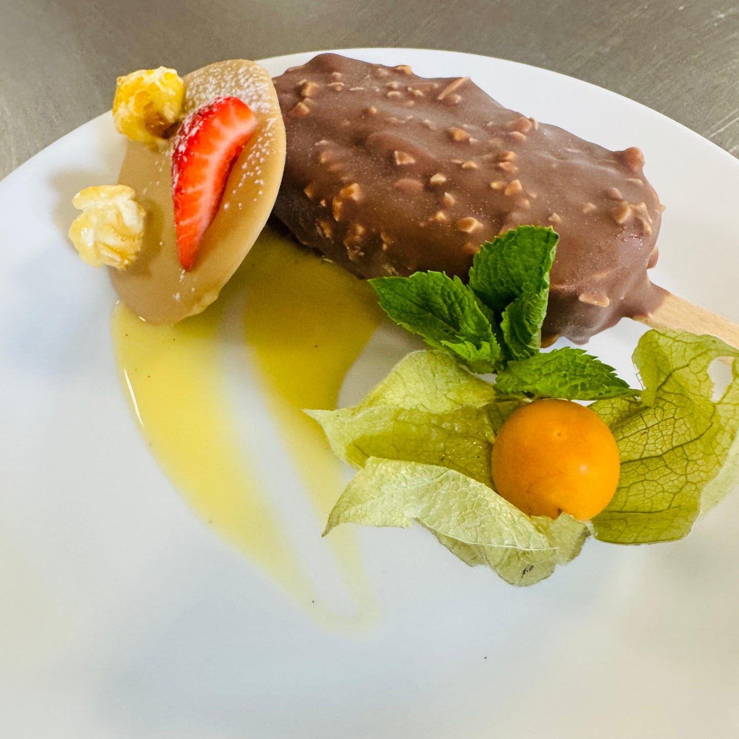 Jeudi 28/08: « Comme au cinéma », Entremets : mousse riz au lait, sablé petit beurre, praliné pop-corn, enrobage chocolat au lait