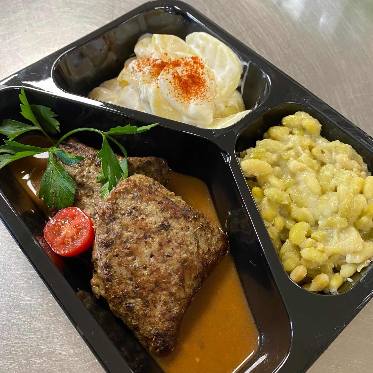 Mardi 09/09: Epigrammes d’agneau, jus au thym, flageolets et gratin de pommes de terre