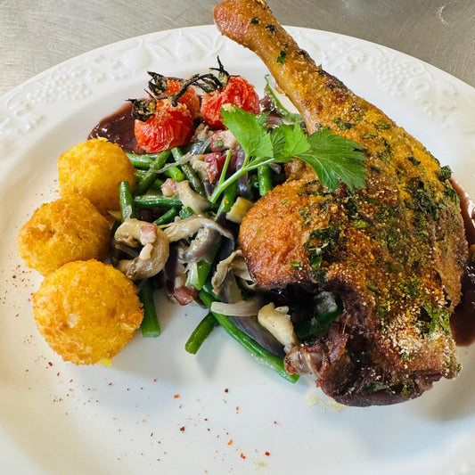 Jeudi 28/08: Cuisse de canard confite, réduction de Porto aux échalotes, poêlée campagnarde aux pleurotes et pommes amandines