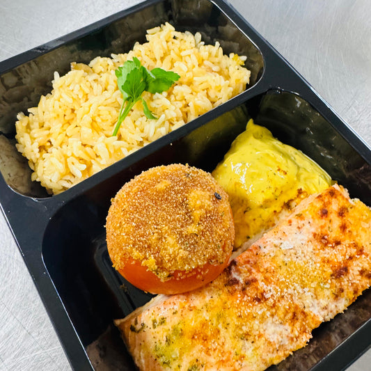Jeudi 28/08: Filet de saumon, sauce béarnaise, tomate au four et riz pilaf