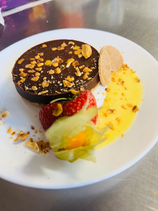 Jeudi 11/06: « Mendiant Gianduja » : Biscuit brownie au chocolat, mousse chocolat, cœur praliné pécan, enrobage chocolat au lait, noix de pécan