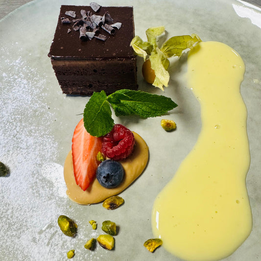 Jeudi 24/09: « Nouveau Chocolat » : Entremets : composé d'une alternance de couche de biscuit cacao (joconde, dacquoise et génoise) et d'appareil au chocolat (ganache, crème et mousse)