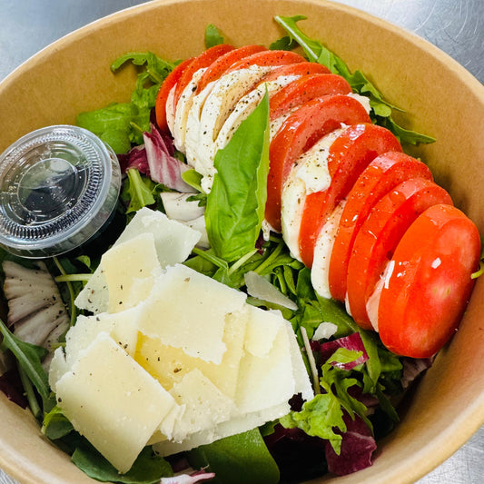Jeudi 28/08: Salade « Caprese » sur lit de roquette et crème balsamique