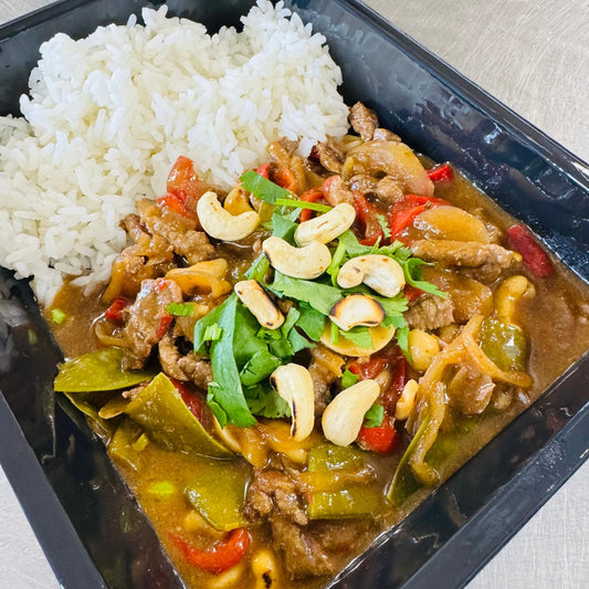 Emincé de bœuf aux noix de cajou, poivrons, mange-tout et riz thaï